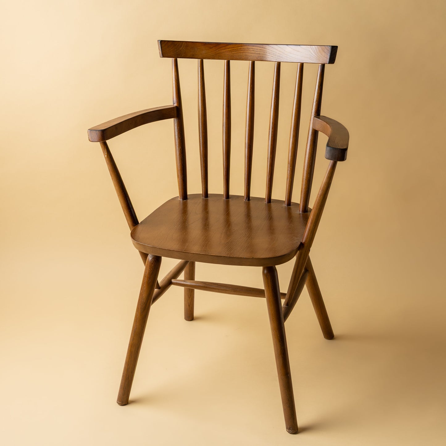 كرسي خشبي C042025