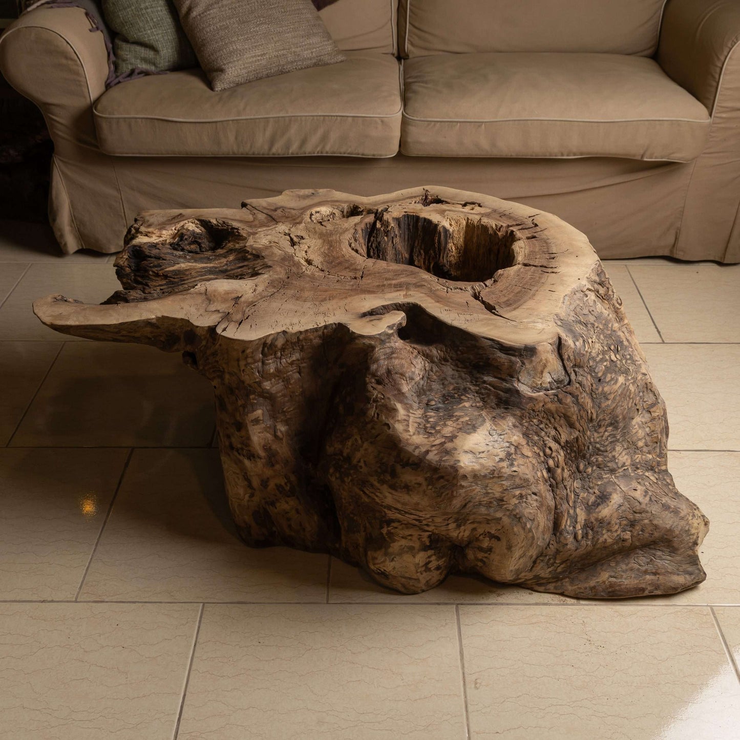 طاولة خشبية 042102025