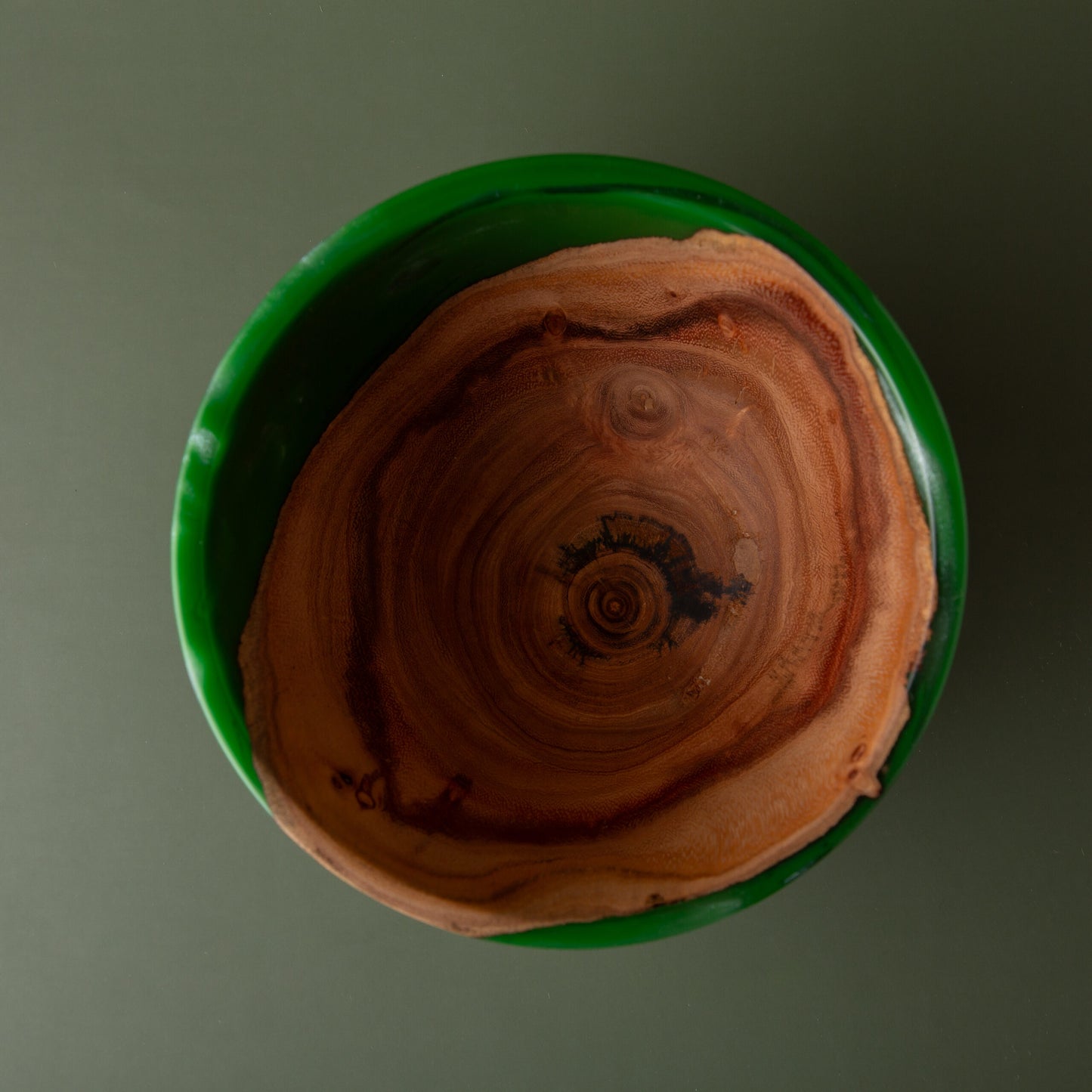 024 إناء خشبى