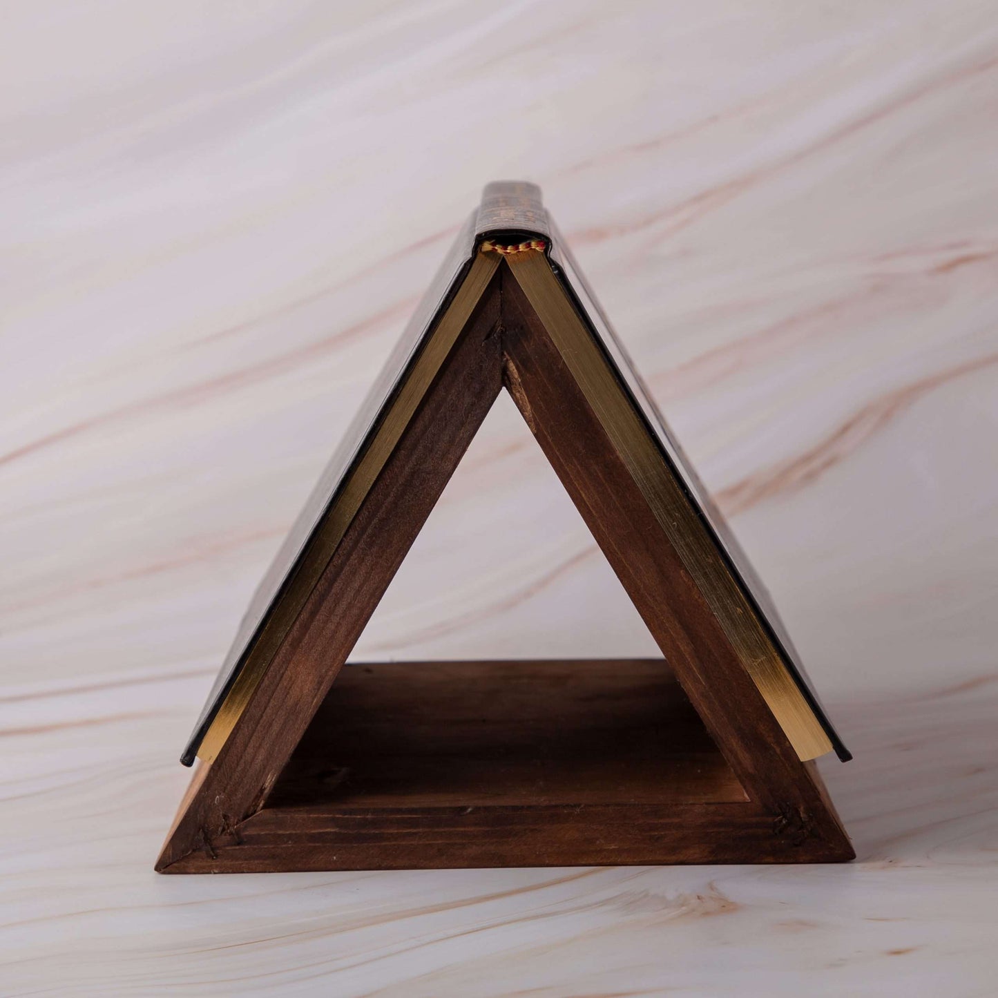 ستاند القراءه الخشبى