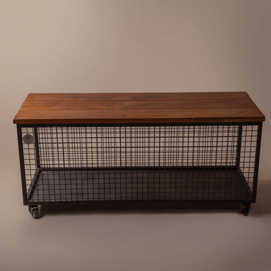 طاولة خشبية مميزة